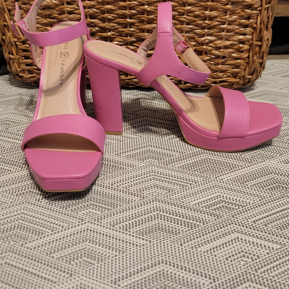 Heel shoes
